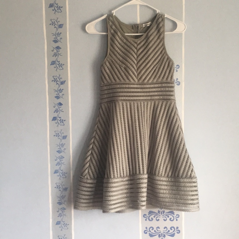 Causal dress